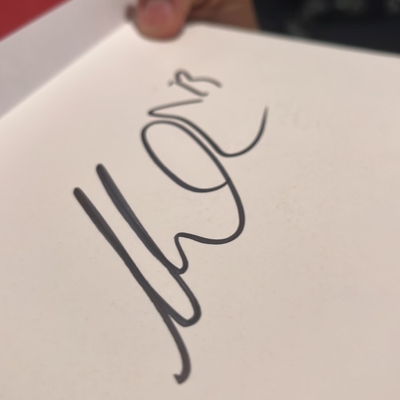 Signed Mike Evans book/ new - Picture 5 of 7